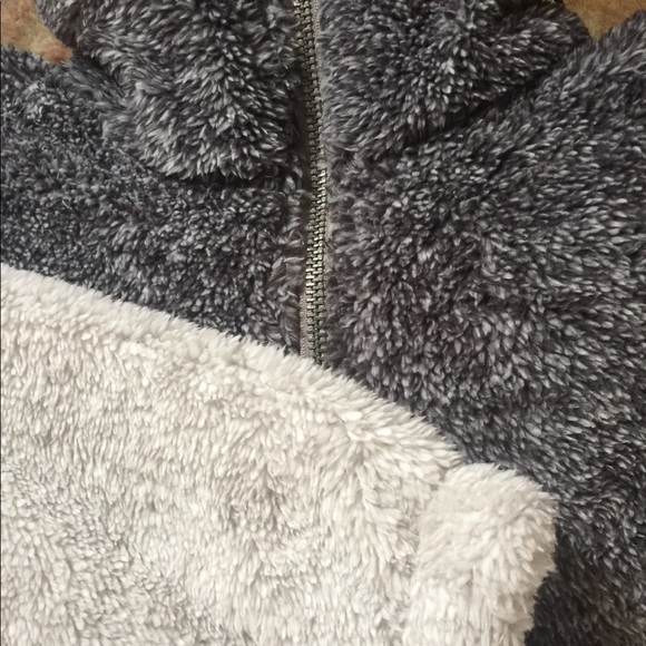 ⭕️ LAST 1⭕️🍁 CHARCOAL GRAY FUZZY PULLOVER NWT🍁 - Picture 4 of 8